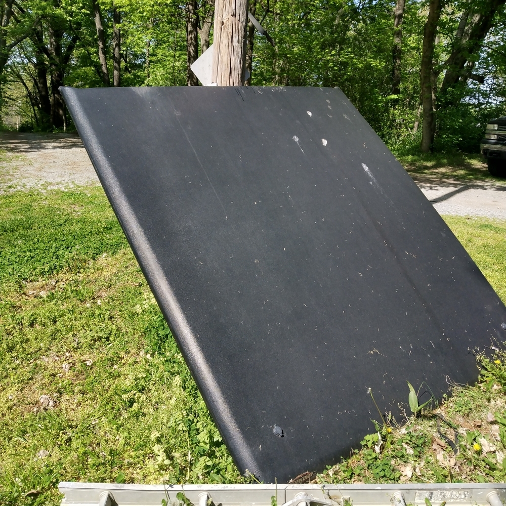 Hard-shell bed cover for full size short bed truck